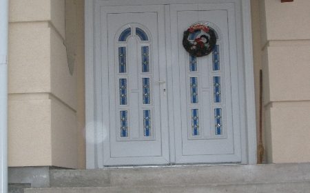muanyag-diszpaneles-ajto